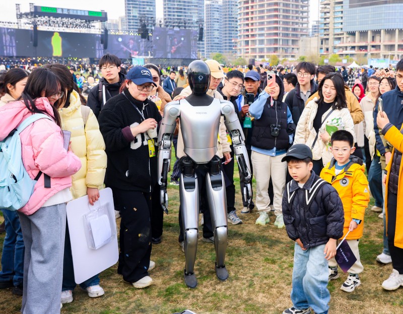 魔法原子‘千景共創計劃’再下一城 人形機器人小麥成全球首個音樂節服務機器人 拓展養老服務新視野